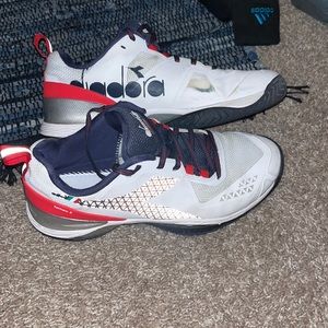 Mens Diadora Tennis shoes